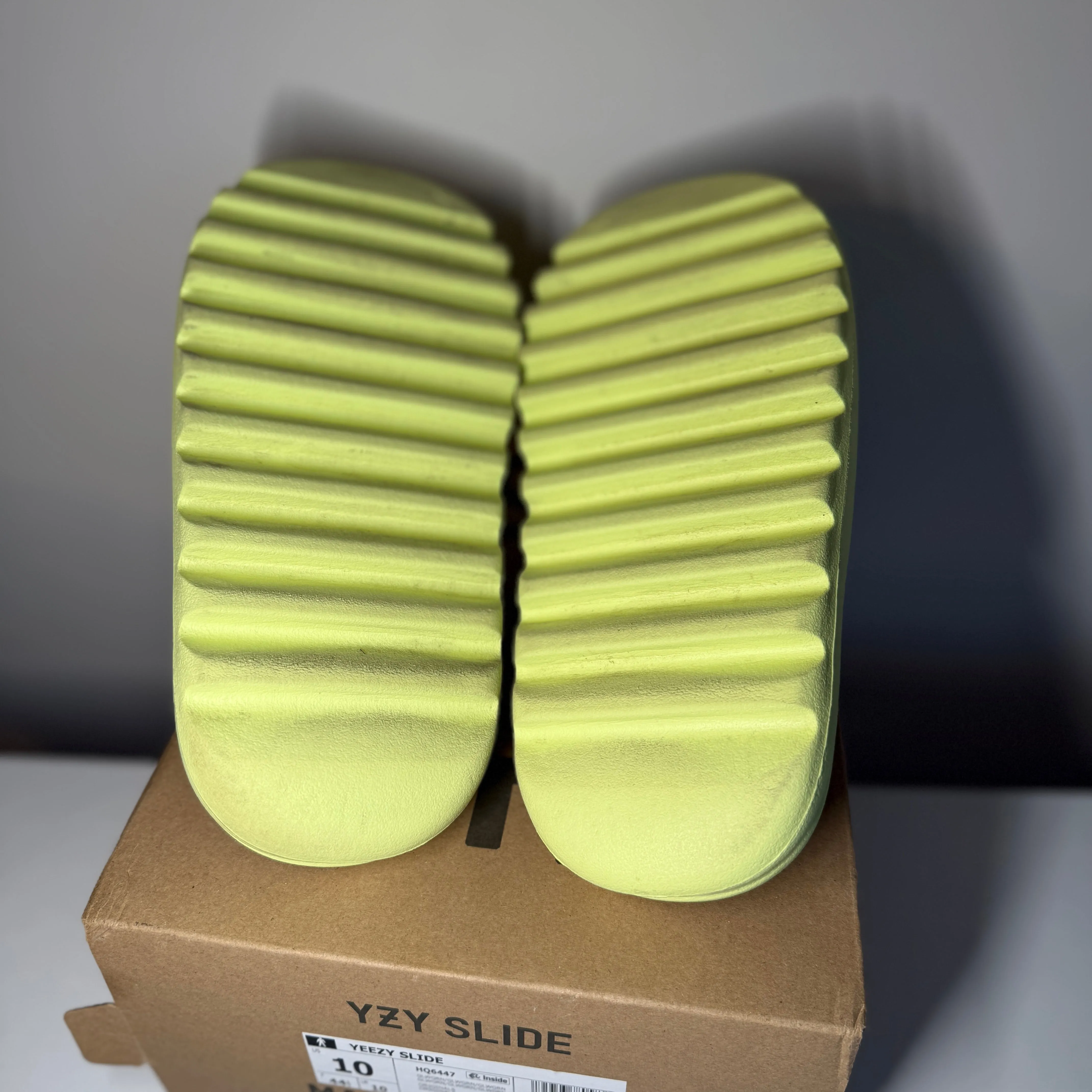adidas Yeezy Slide Glow Green *pre-owned* (SIZE 10)