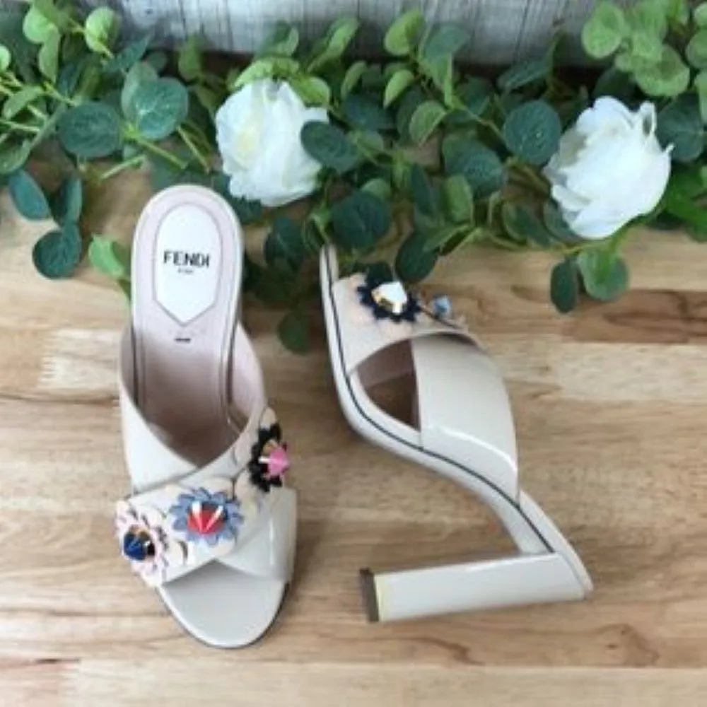 Fendi Flowerland Crisscross Sandal, Cappuccino/Natural/Multi 35.5