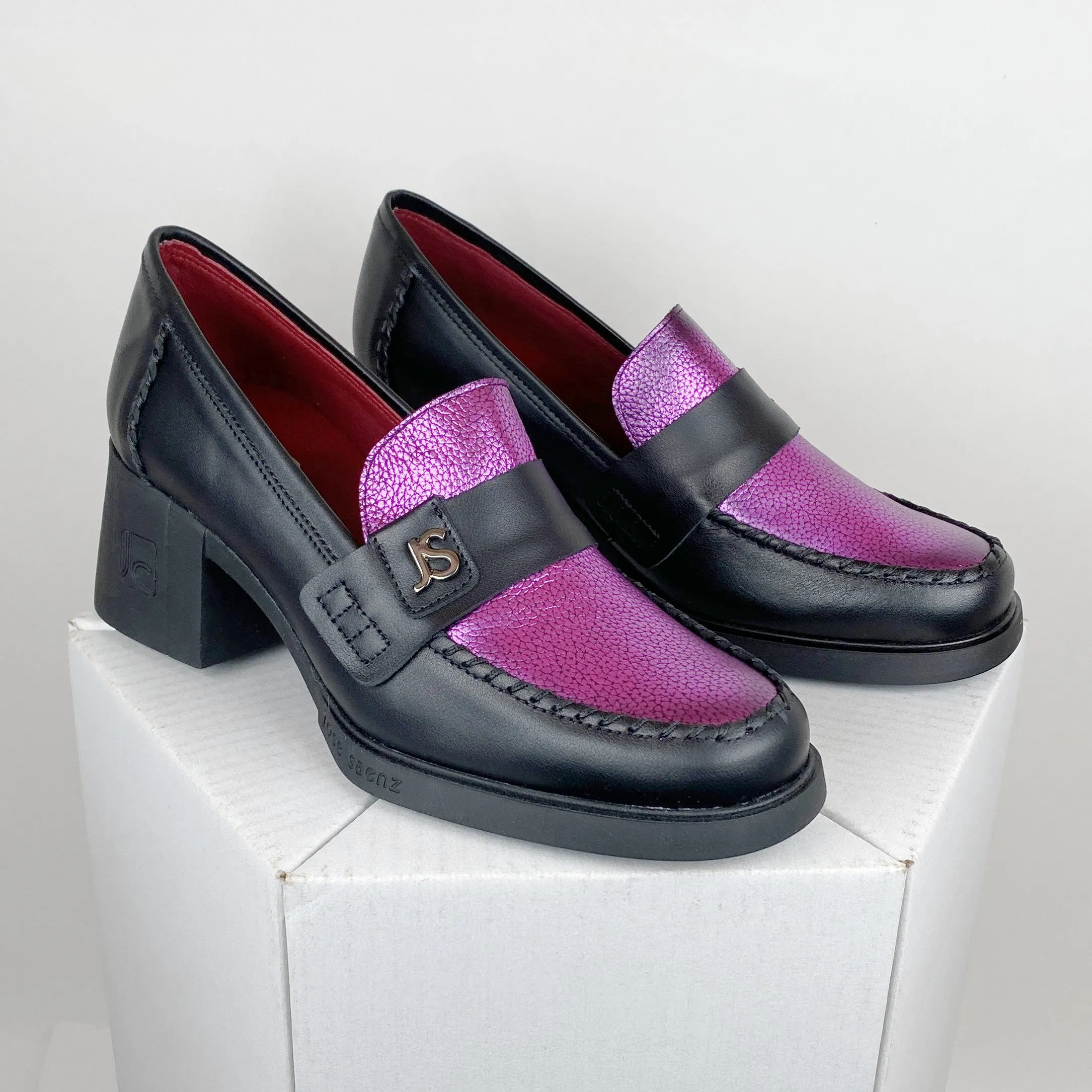 Jose Saenz black_magenta
