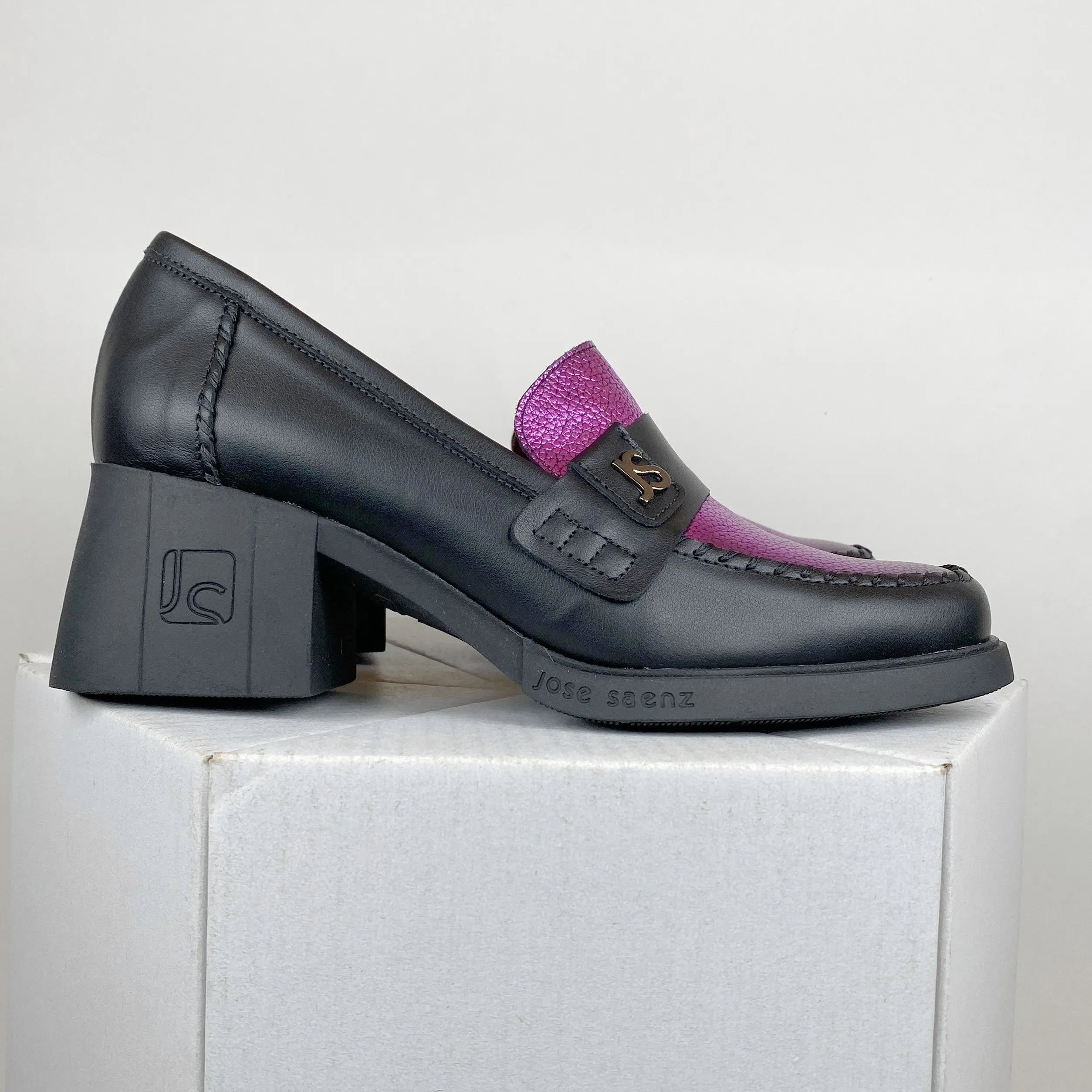 Jose Saenz black_magenta