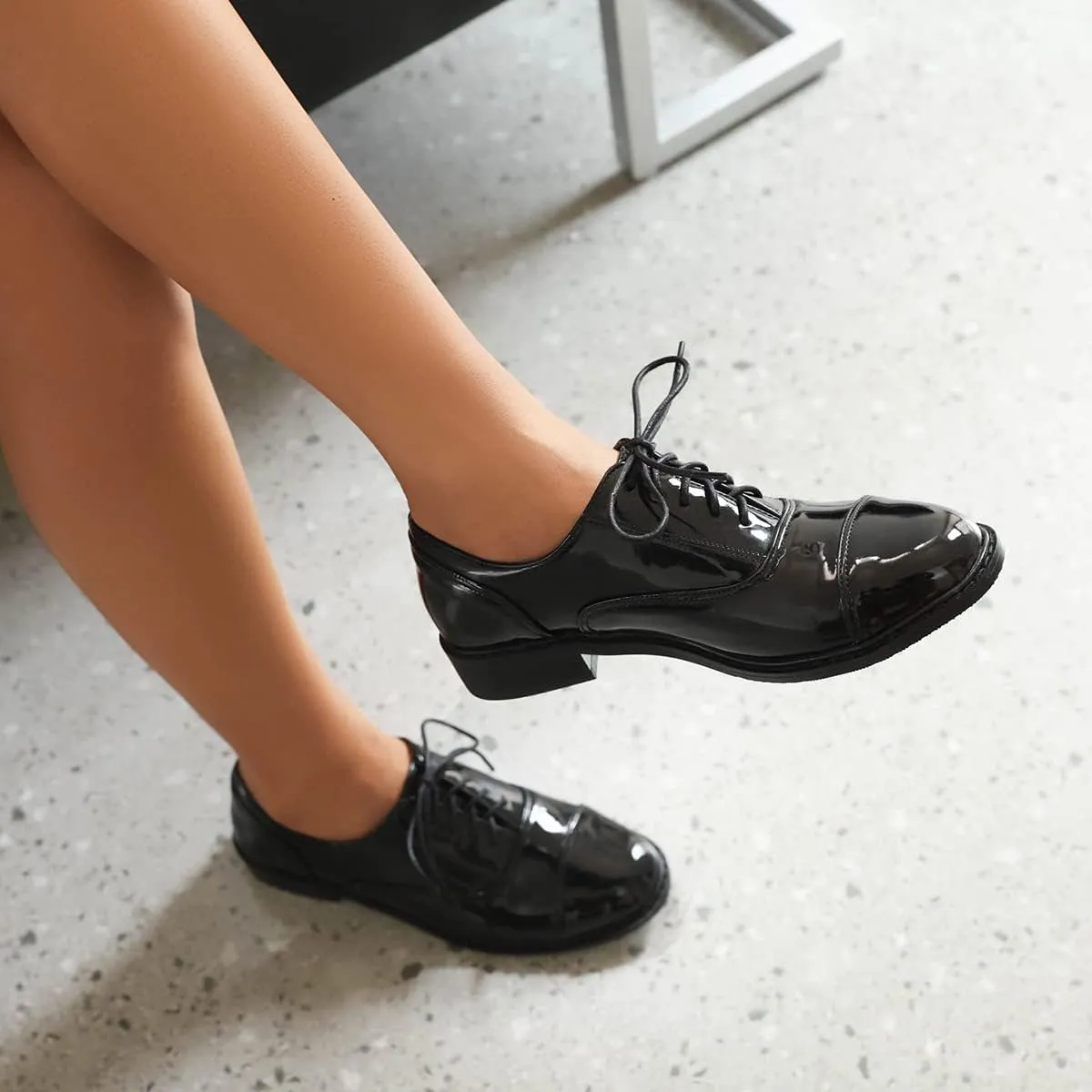 Roimaash Casual Oxford Shoes for Women Wingtip Flat Business Work Shoes