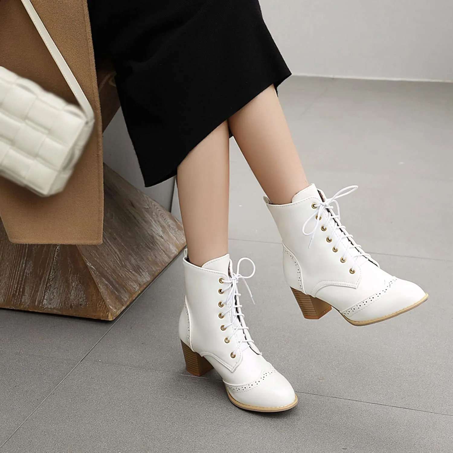 SHEMEE Women's Wingtip Block Heels Ankle Boots Lace-Up Stacked Chunky Heel Booties Round Toe Short Boots