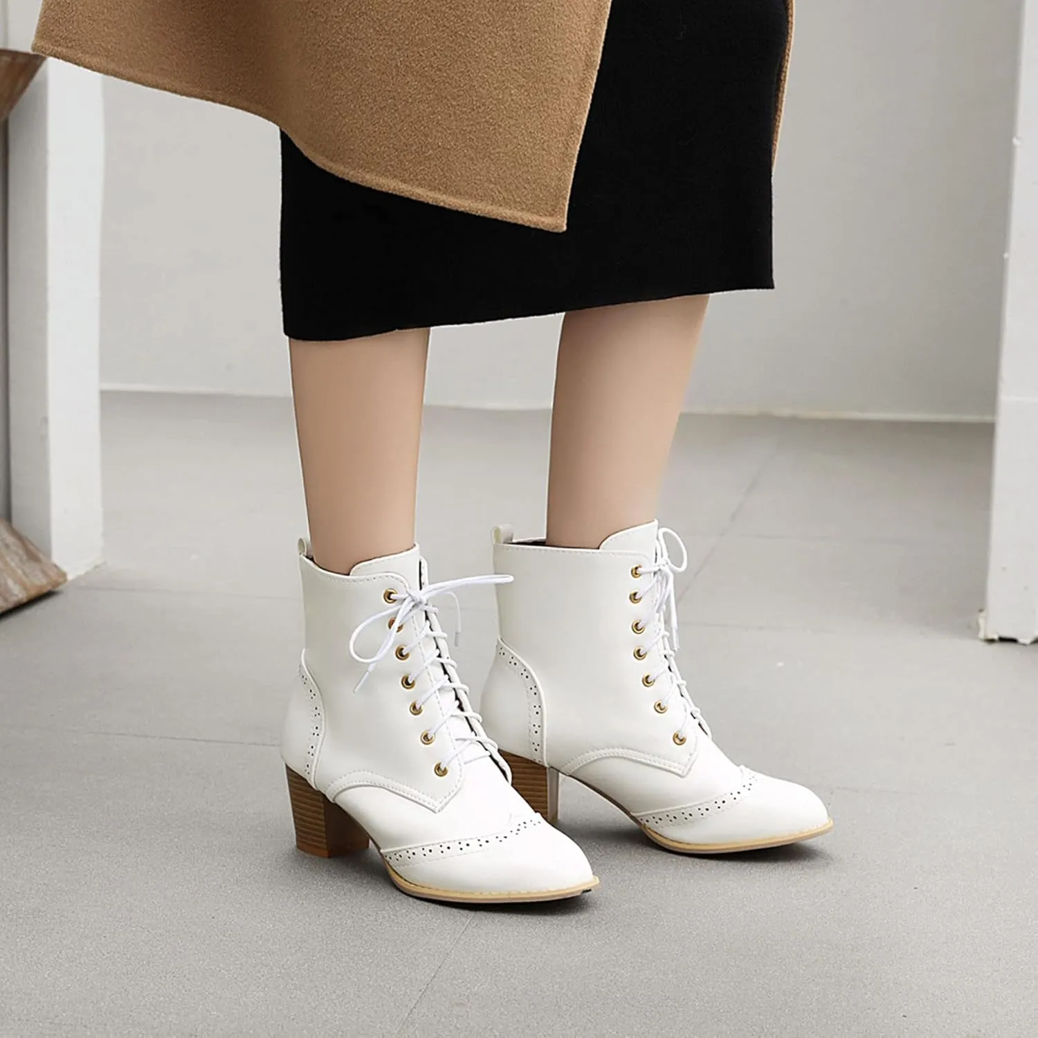 SHEMEE Women's Wingtip Block Heels Ankle Boots Lace-Up Stacked Chunky Heel Booties Round Toe Short Boots