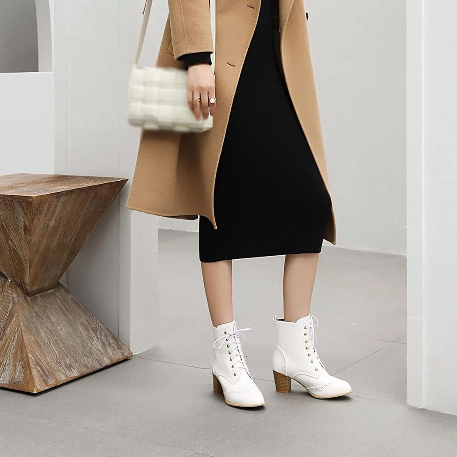 SHEMEE Women's Wingtip Block Heels Ankle Boots Lace-Up Stacked Chunky Heel Booties Round Toe Short Boots