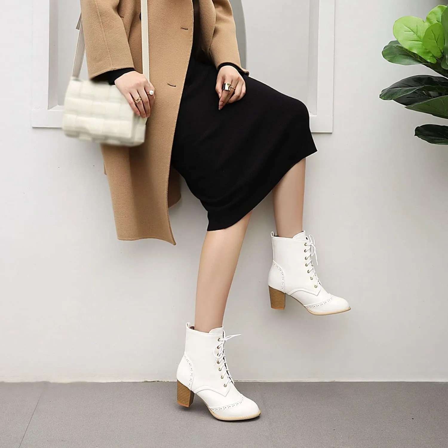 SHEMEE Women's Wingtip Block Heels Ankle Boots Lace-Up Stacked Chunky Heel Booties Round Toe Short Boots