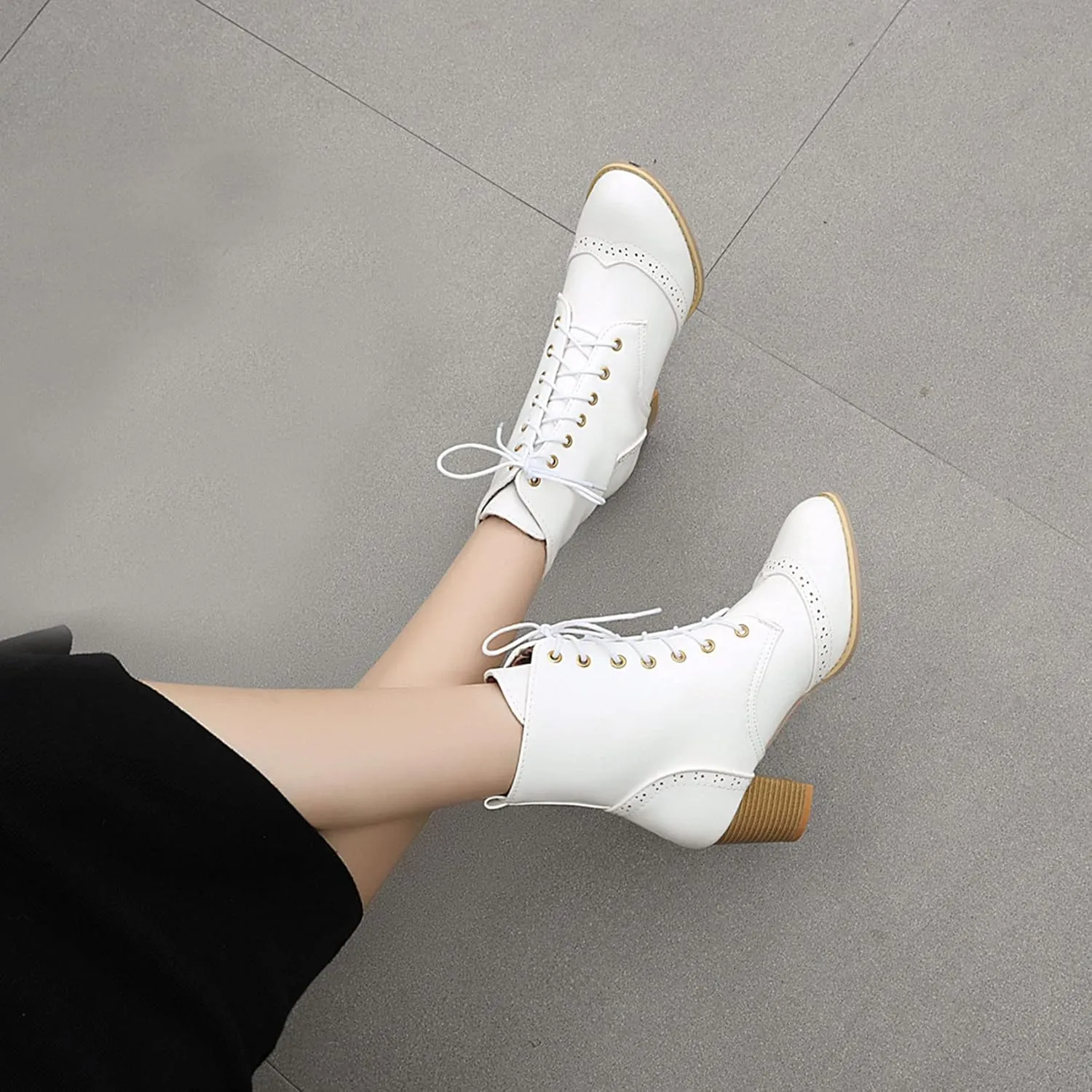SHEMEE Women's Wingtip Block Heels Ankle Boots Lace-Up Stacked Chunky Heel Booties Round Toe Short Boots