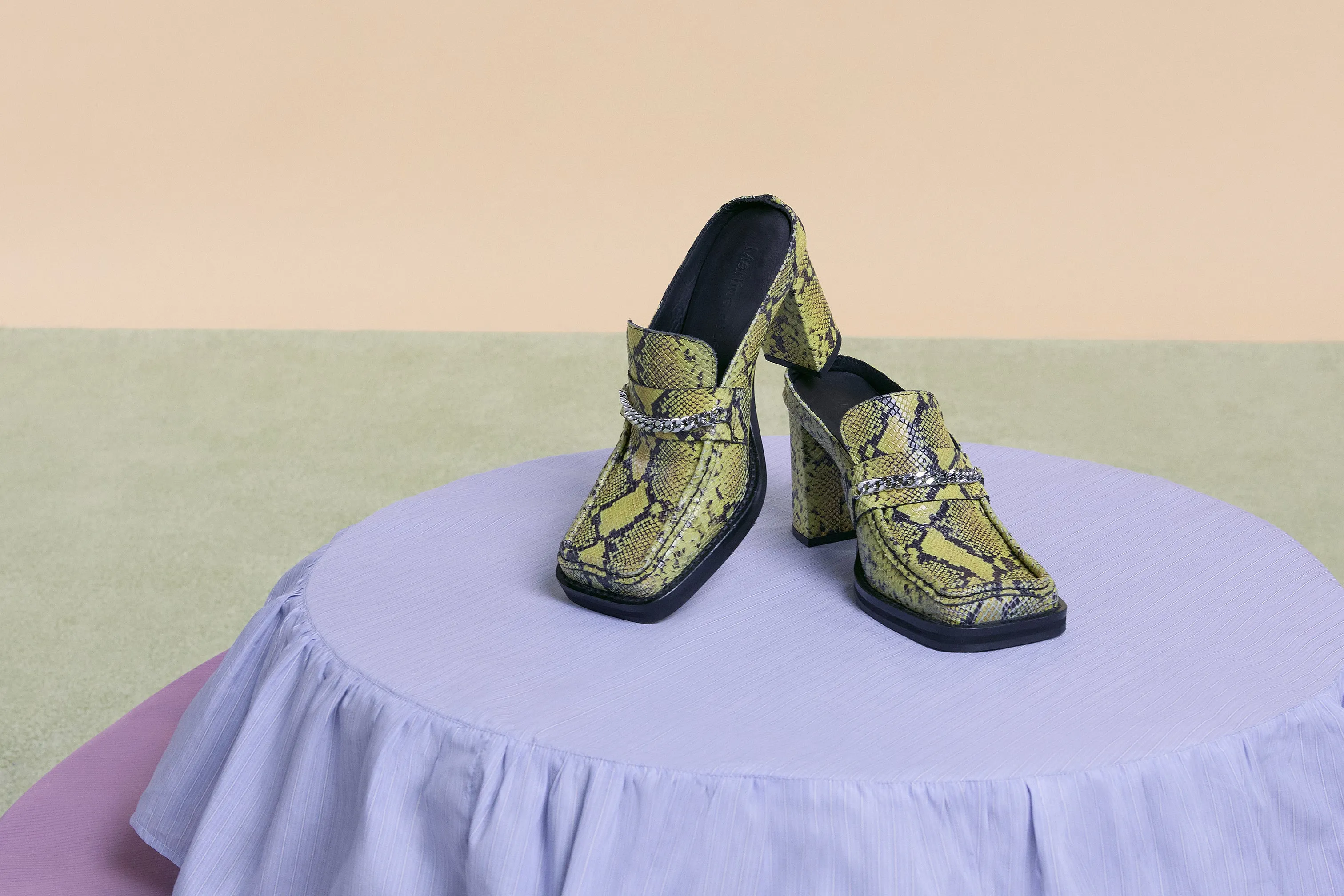 SQUARE TOE HEEL in YELLOW