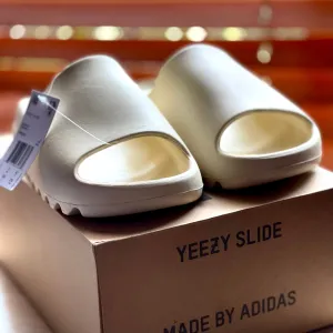 Yeezy Slides - 'Bone'